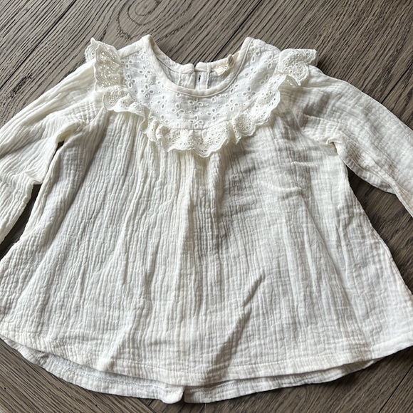 Bundle of 4 girls tops, like new condition 4T/5T plus 3 bonus. - Picture 10 of 17